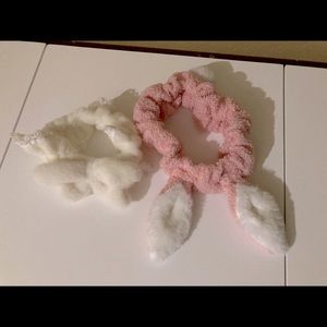 Cute spa headband!! Very stretchy